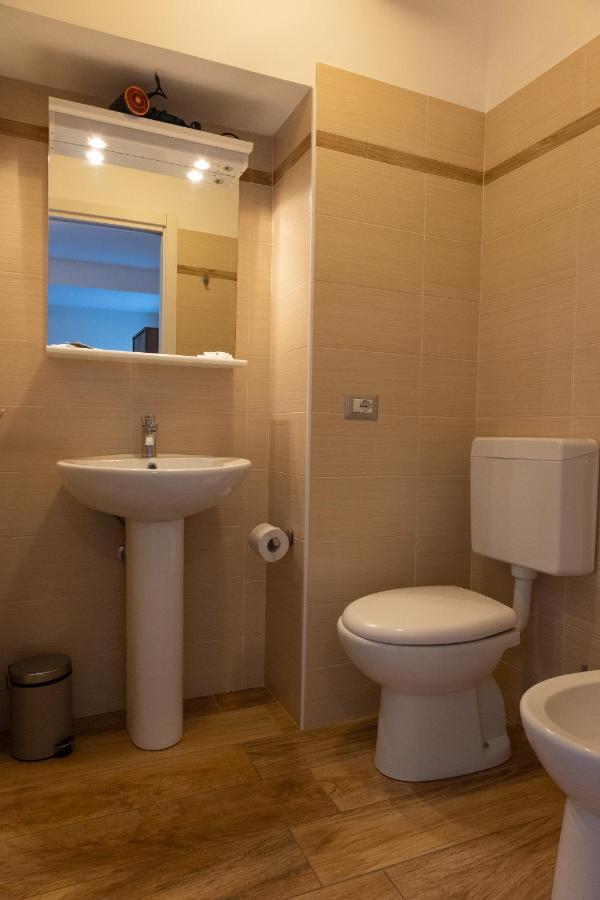 La Stazione Bed & Breakfast Trontano Екстериор снимка